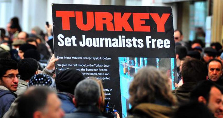 نزیکەی ٥٠ رۆژنامەنوس لە تورکیا دەستگیرکراون