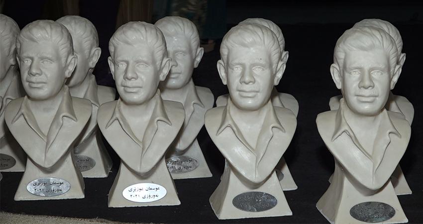 پەیکەری عوسمان عوزێری دەبەخشرێتە ٥٦ کەس