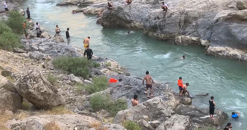 ھاوڵاتیان بۆ رزگاربوون لە گەرما روو لە رووبارو سەرچاوە ئاوییەکان دەکەن