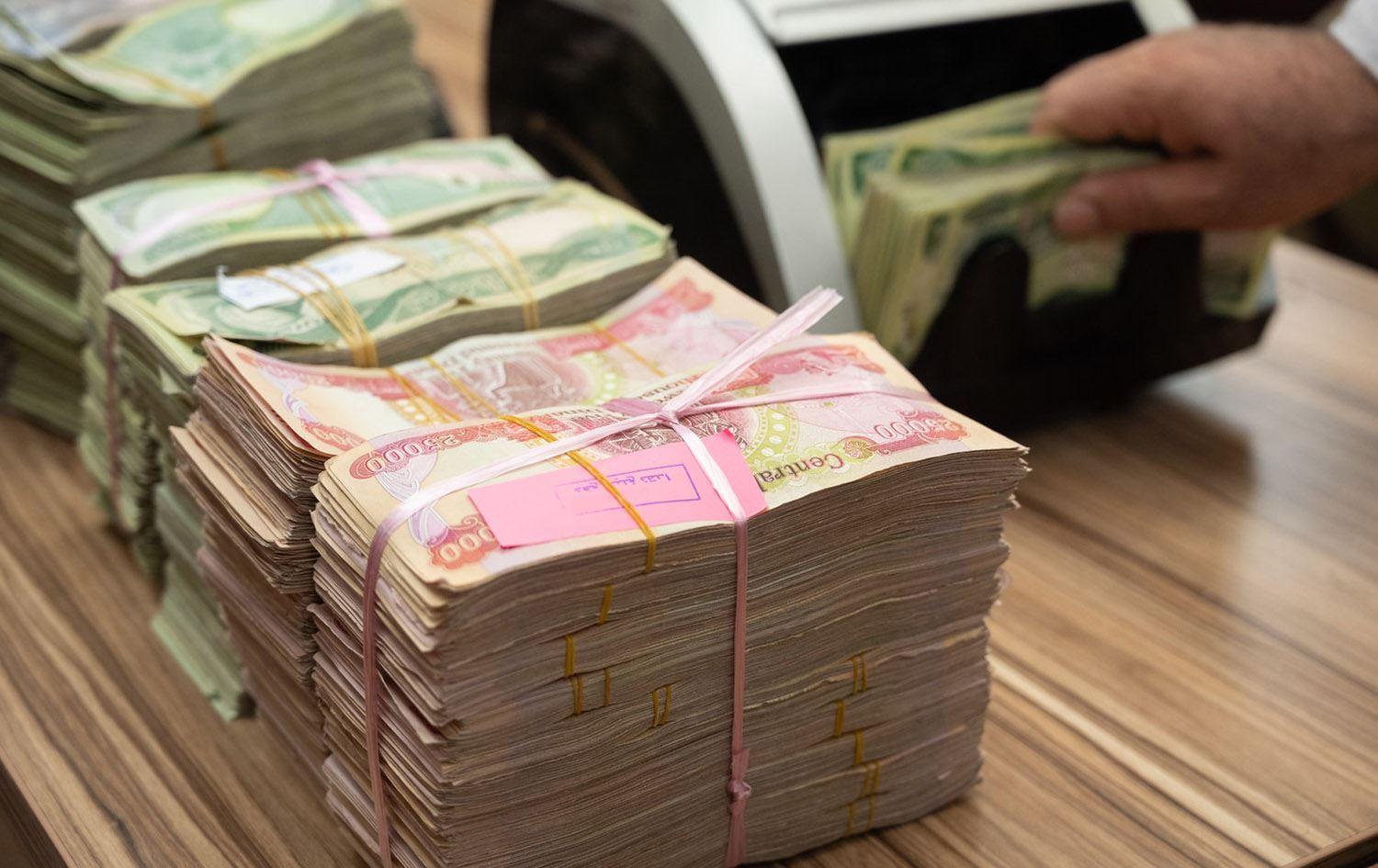 ڕاوێژکاری کازمی: حکومەتی عێراق بڕی ٥٠ ملیار دۆلار قەرزارە