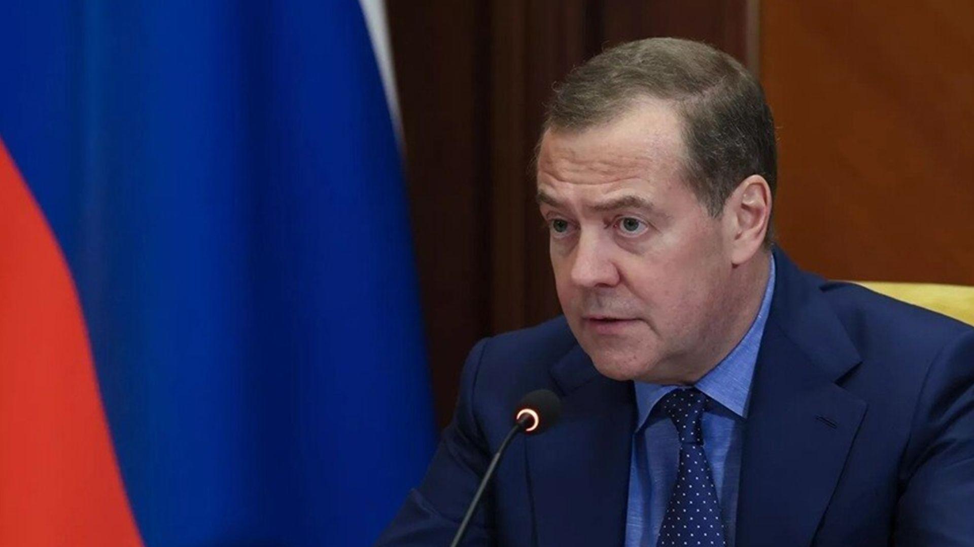 مێدڤێدێڤ: شتە خراپەکە جەنگی جیهانی سێیەمە و هیوادارین سەرۆکی ئەمریکا لەوە تێبگات!