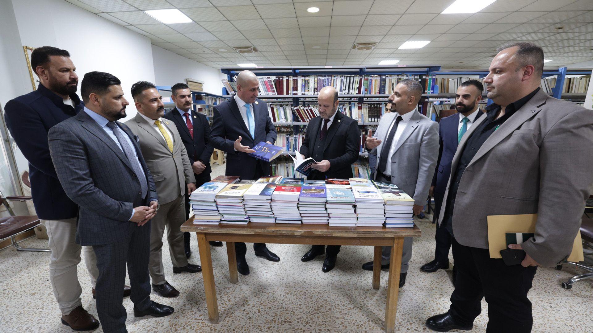 سەرۆک کۆماری عیراق کۆمەڵێک کتێبی بەنرخی پێشکەش به زانکۆی تکریت کرد 