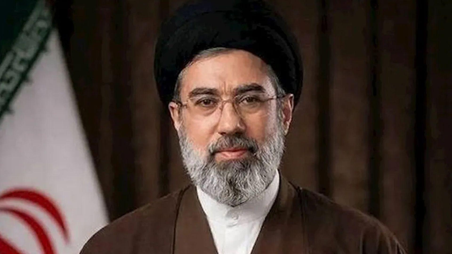 موجتەبا خامنەیی: لە خوێنی شەهیدانی جـەنگـی ئیـسرائیل و ئەمـریکا خۆش نابین