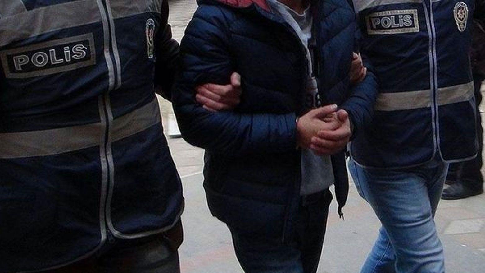 
تورکیا دەستگیرکردنی ١٦ کەسی بە تۆمەتی قاچاخچێتی بە چەک لە ئیزمیر راگەیاند

