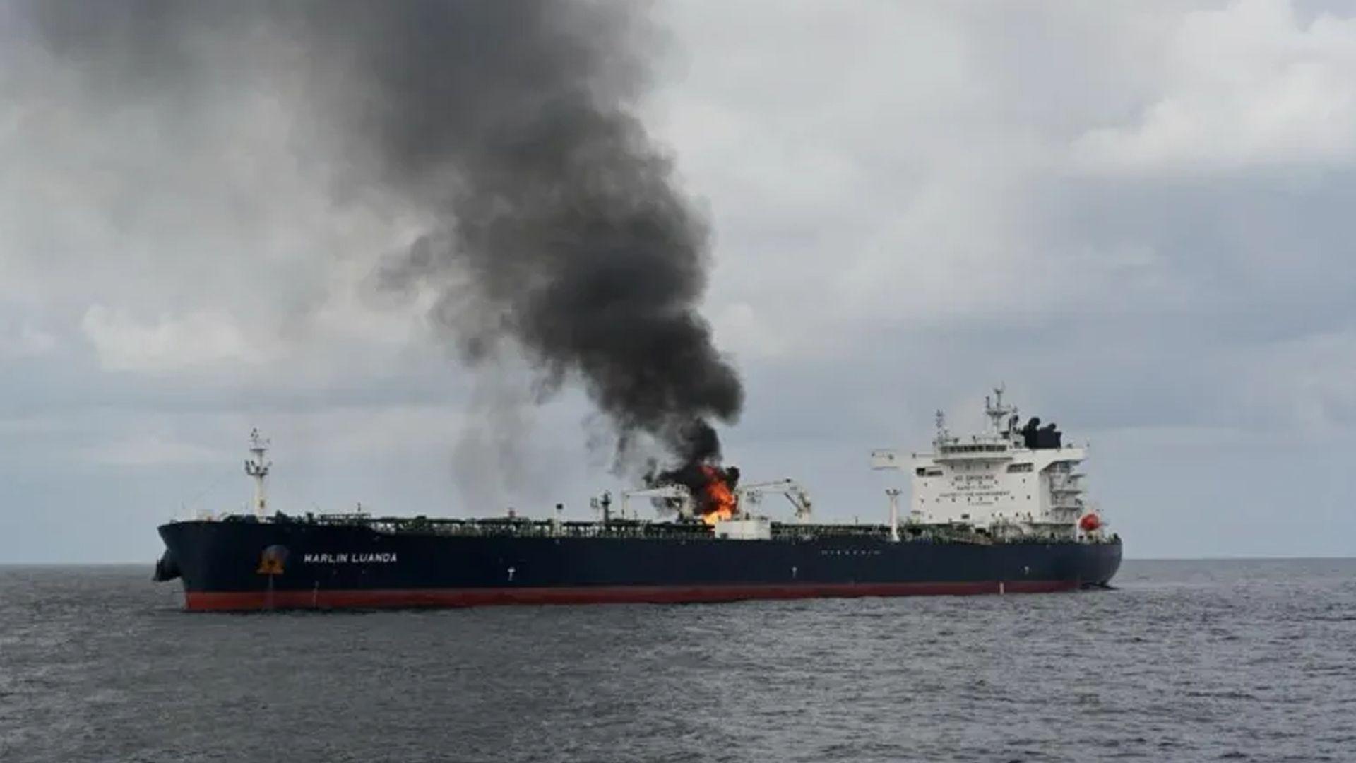 ئاژانسی هەواڵی ئیمارات: کەشتییـەکی کـۆمپانیـای ئەدنۆک لە کاتی پەڕینەوەی لە گەروی هورمز کرایە ئامانج