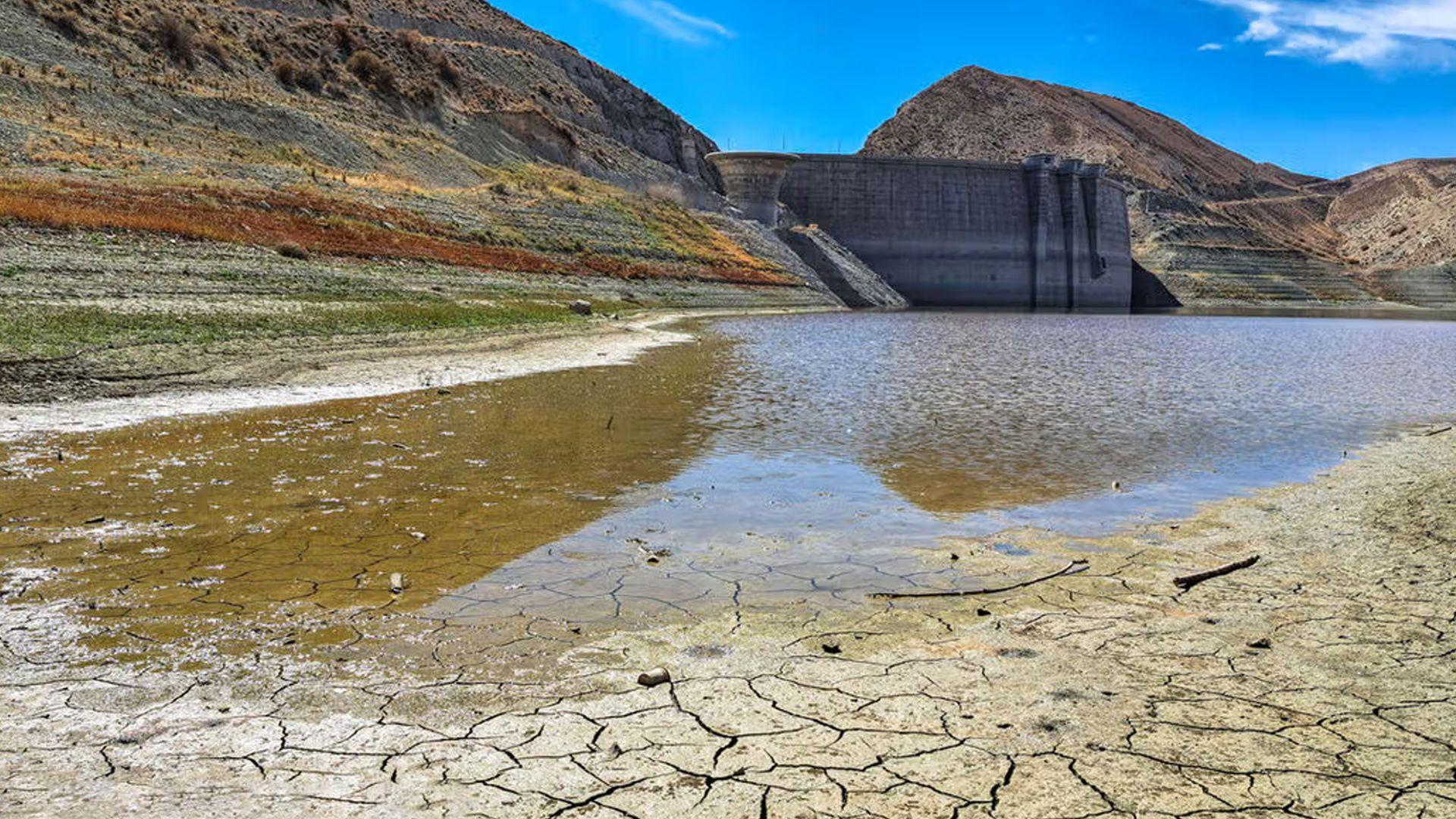 19 بەنداو وشکی کردوە؛ ئێران بەدەست وشکەساڵیەوە دەناڵێنێت