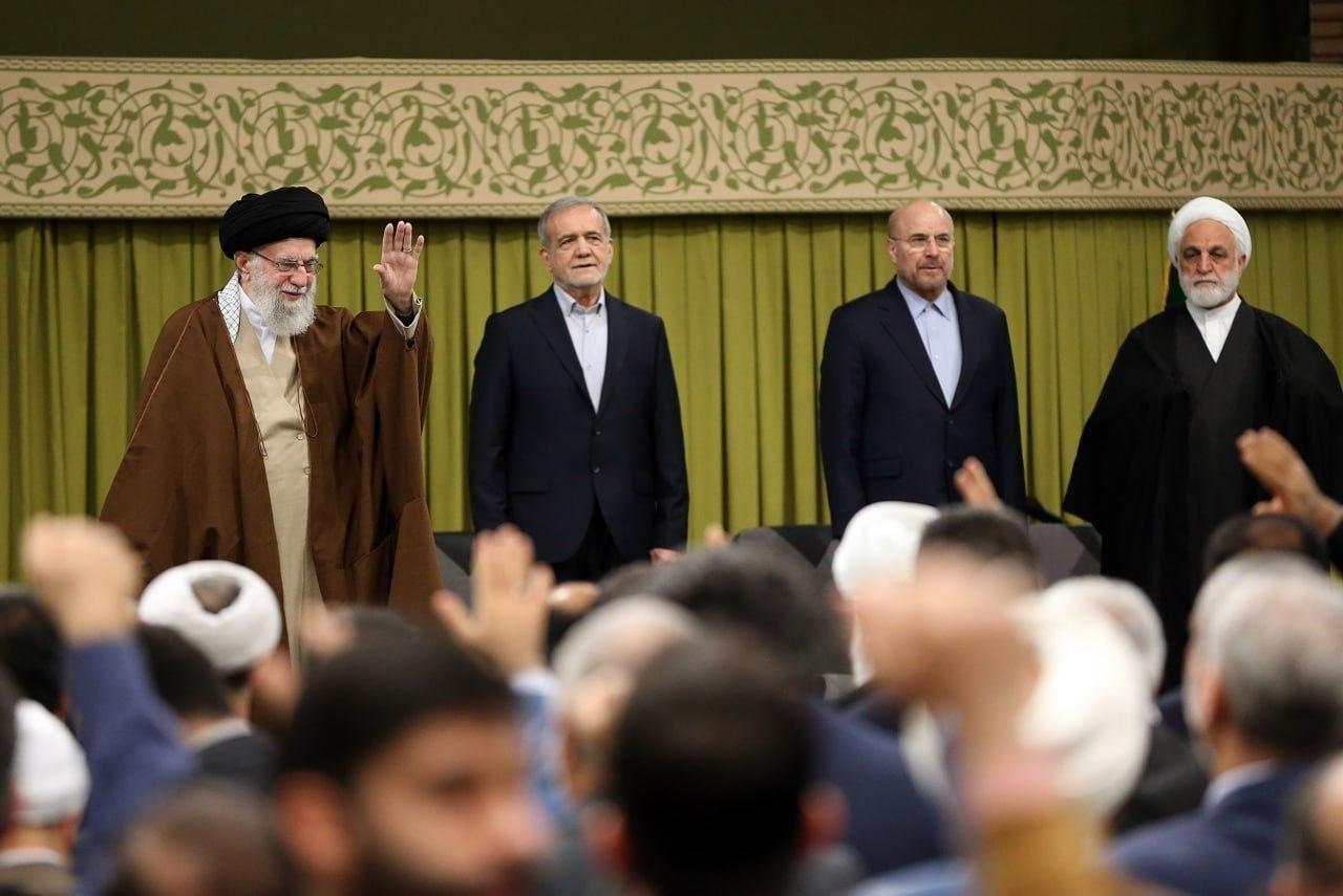 خامنئي: غزة أرغمت الكيان الصهيوني الصغير الذي يحظى بدعم أميركي كامل على الركوع