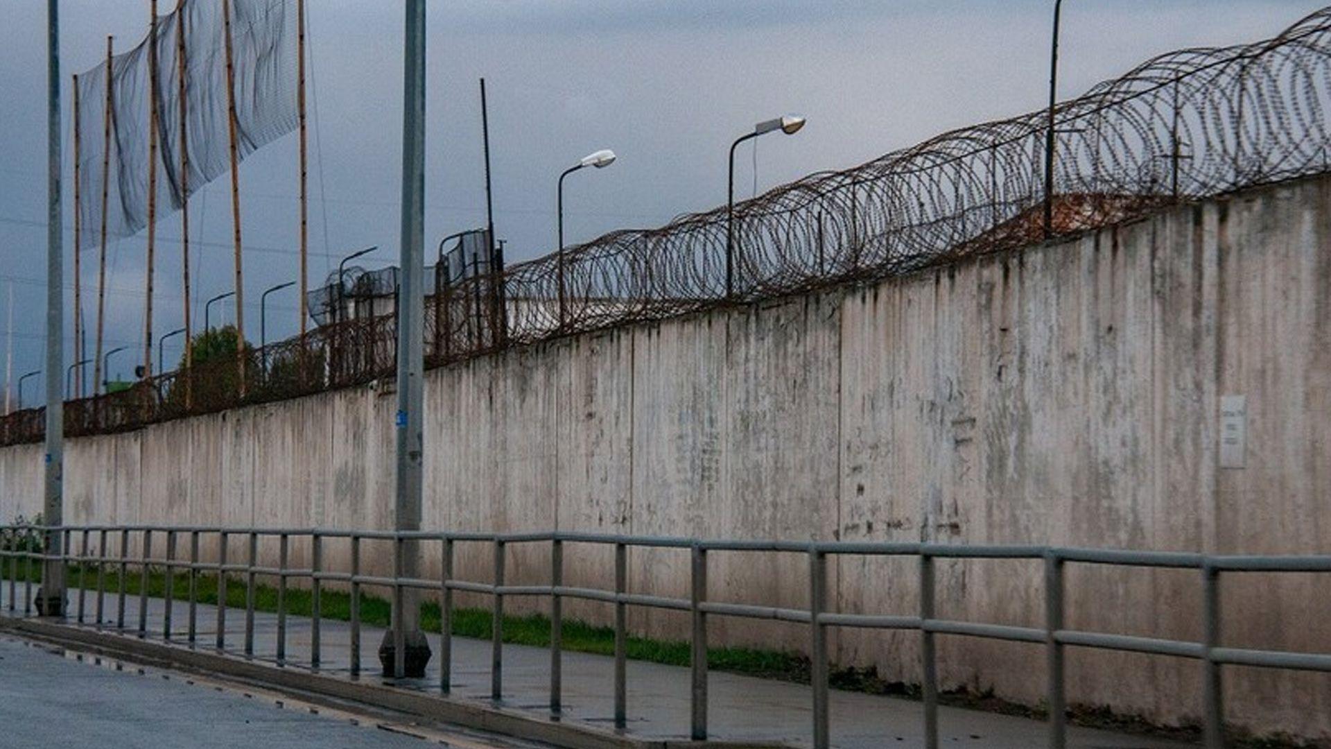 بەهۆی ماچێکەوە 10 ساڵ زیندانی کرا