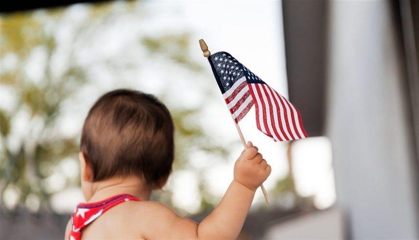 محكمة أمريكية ترفض السماح لإدارة ترامب بإنهاء الحق في الجنسية بالولادة