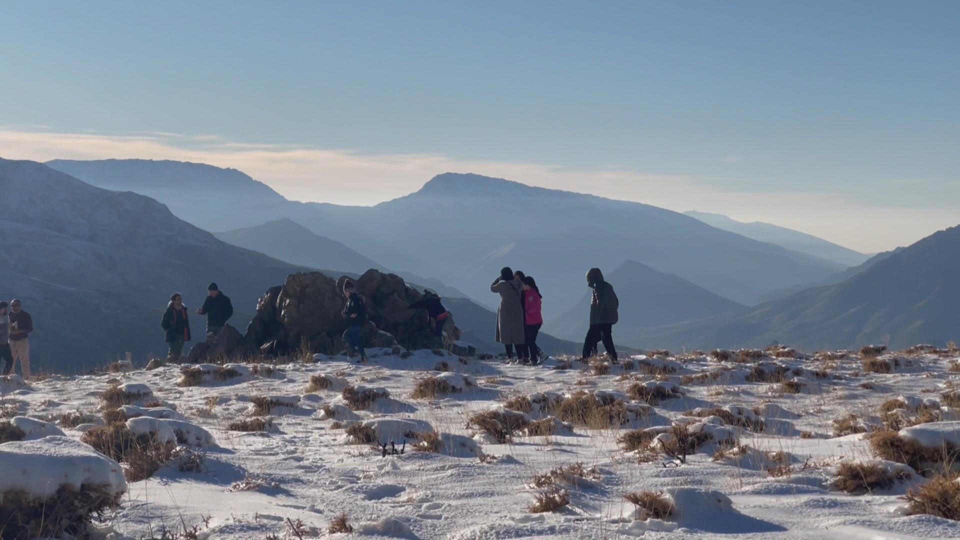 بەفر لە بەرزاییەکانی ناوچەی باڵەکایەتی باریووە