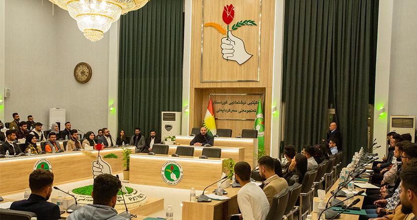 کۆبوونەوەی بافڵ جەلال تاڵەبانی لەگەڵ خوێندکاران بەردەوامە