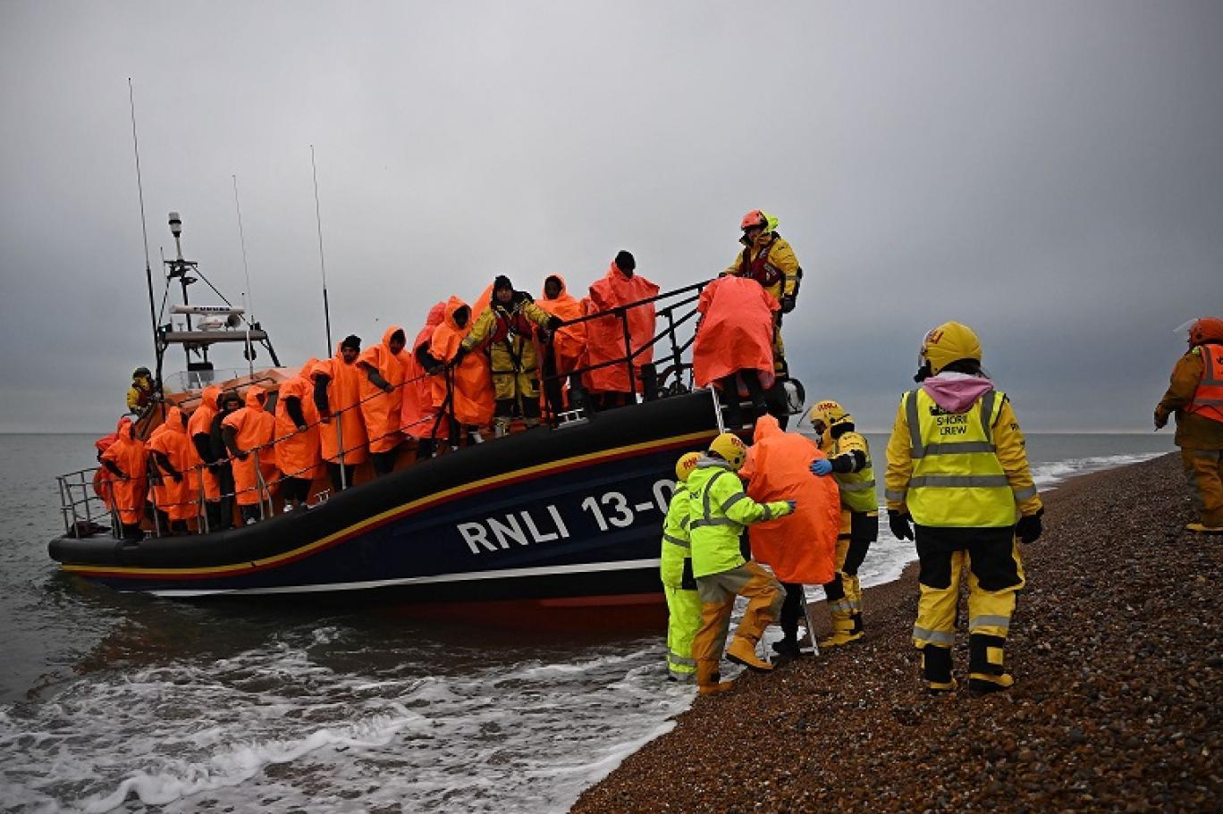بەریتانیا رێکاری نوێ بۆ سنووردارکردنی ژمارەی کۆچبەران دادەنێت