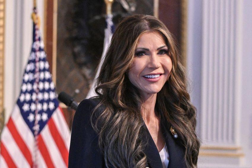 واشنطن توقف وزيرة الأمن القومي الأمريكية بشكل عاجل لأسباب أمنية