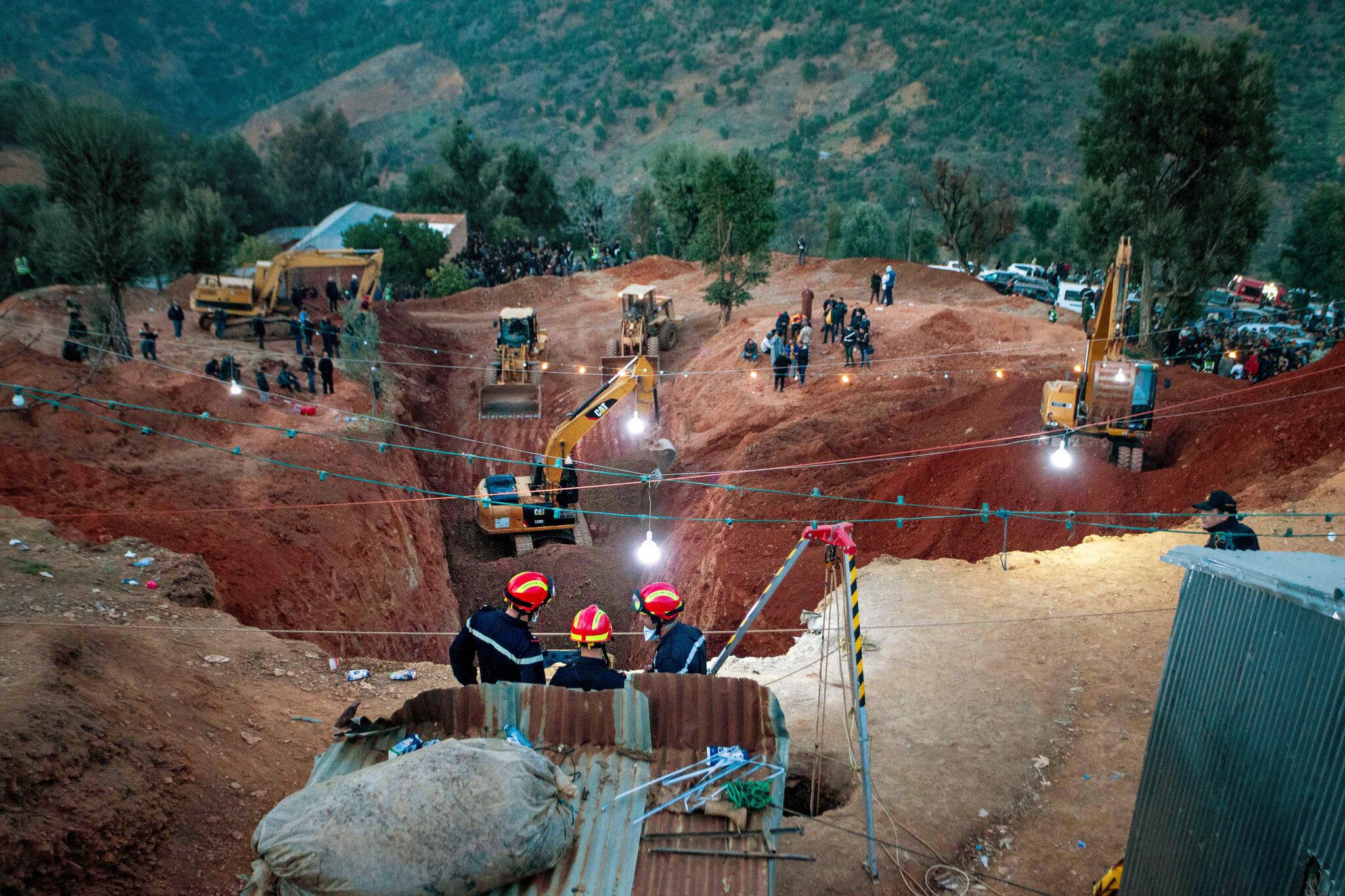 منداڵێکی پێنج ساڵان لە مەغریب کەوتووەتە ناو بیرێکەوە قوڵییەکەی ٣٢ مەترە