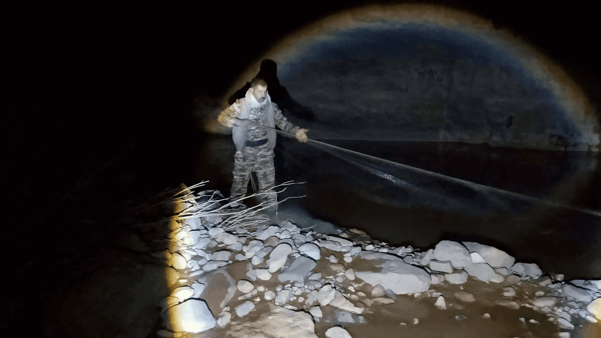 پۆلسی دارستان و ژینگەی سلێمانی: هاووڵاتییەکمان لەکاتی راوکردنی ماسیدا دەستگیر کرد