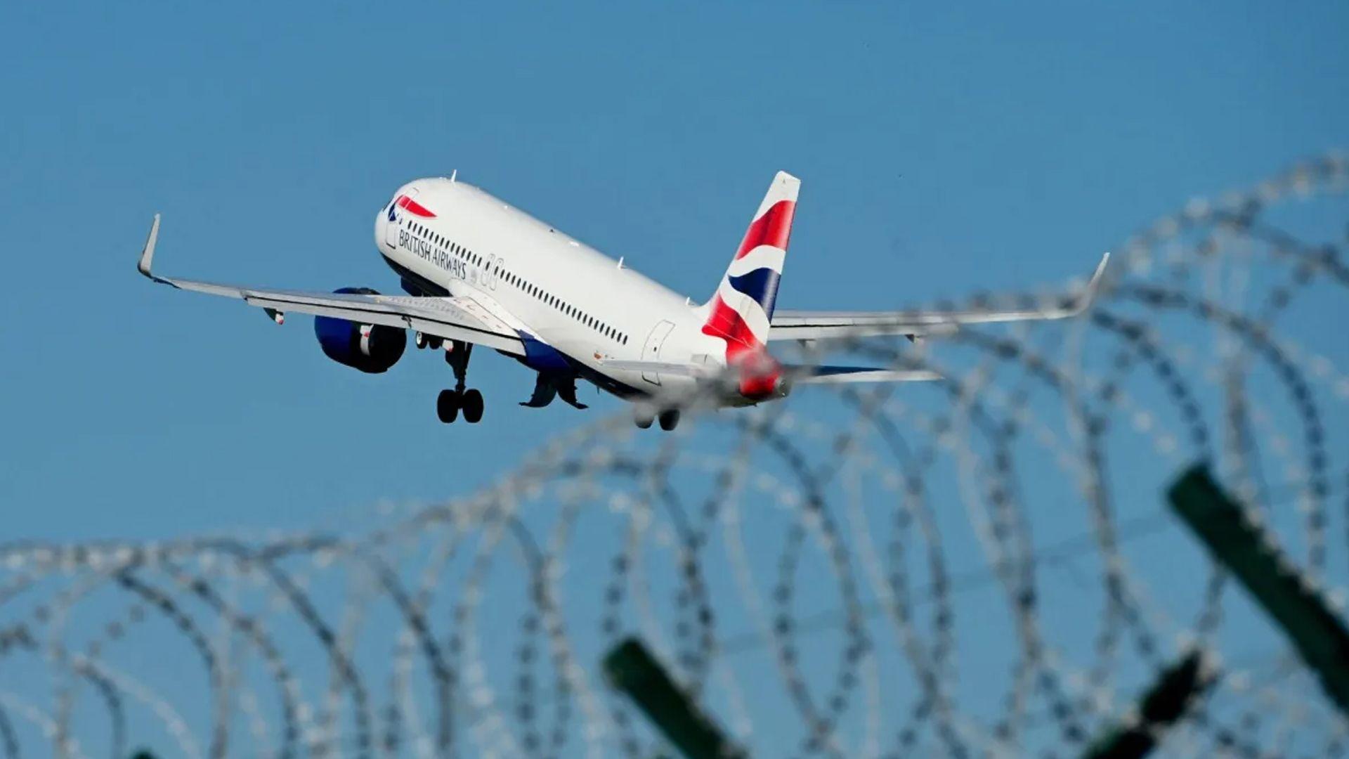 ئەنجومەنی نێودەوڵيتی فڕۆکەخانەکانی ئەوروپا: لە سێ هەفتەی داهاتودا گەروی هورمز نەکرێتەوە، کیشوەرەکە روبەڕوی قەیرانی سوتەمەنی فڕۆکە دەبێتەوە