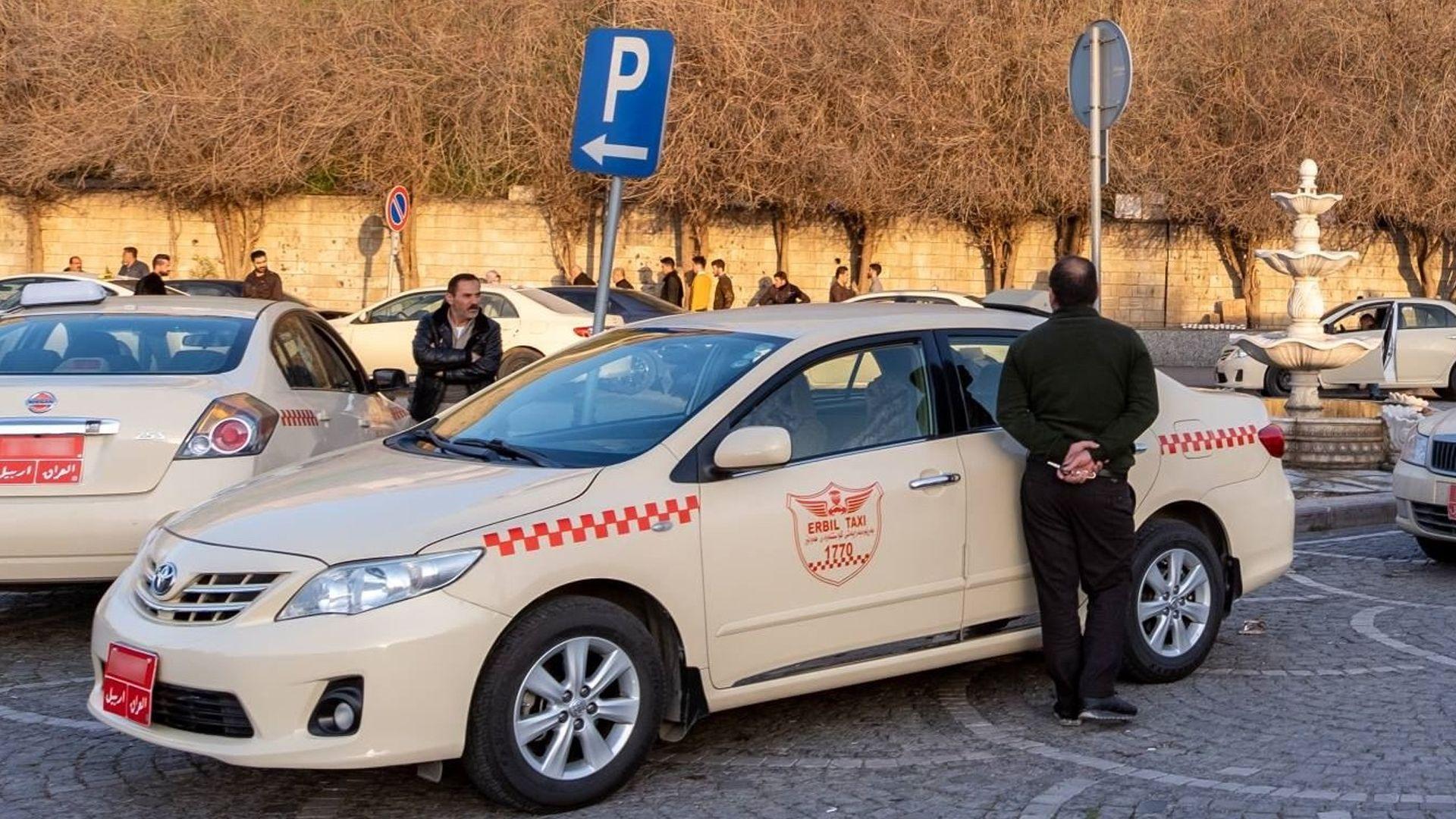 هاتوچۆی هەولێر داوا لە شۆفێرانی تاکسی دەکات  هێمای تاکسی لەسەر ئۆتۆمبێلەکانیان دابنێن