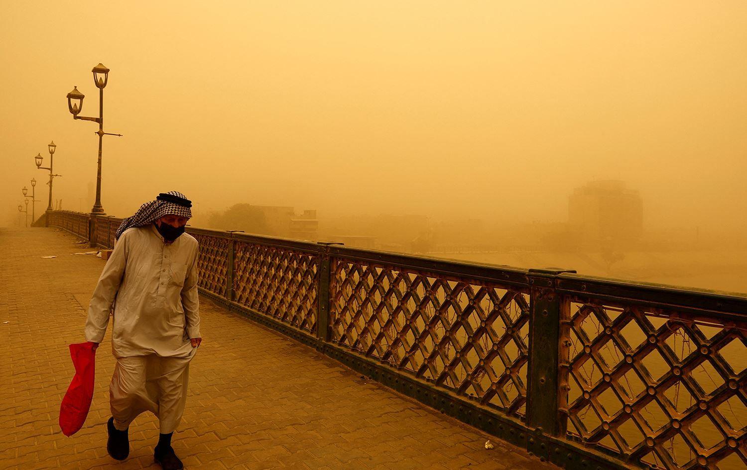 الأنواء الجوية تحذر سالكي الطرق الخارجية: موجة الغبار تستمر حتى صبـاح الأحد