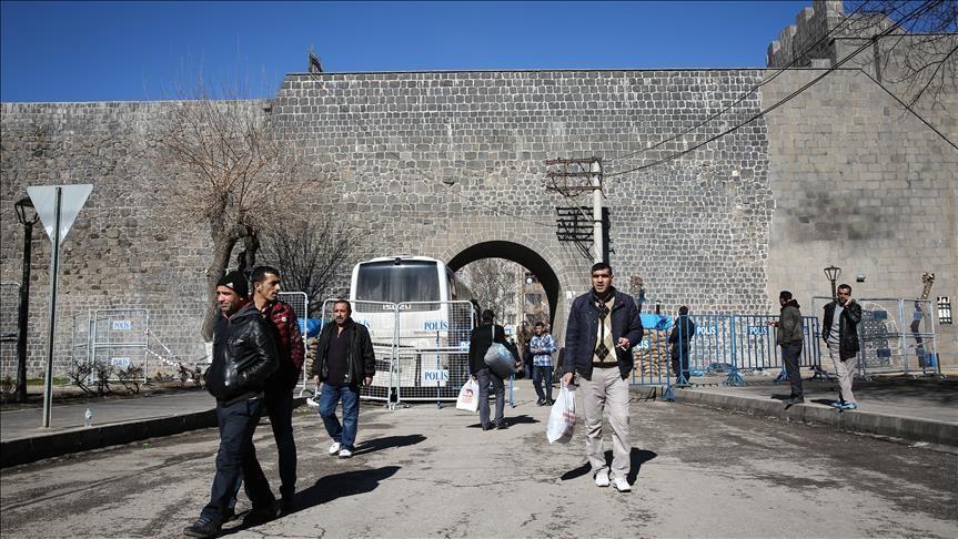 لە چەند ناوچەیەكی وان قەدەغەی هاتوچۆ بۆ ماوەی ١٥ رۆژ راگەیەنرا
