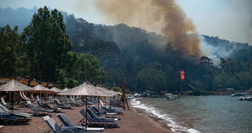 ئاگر ھەرەس بە کەرتی گەشتوگوزاری تورکیا دەھێنێت