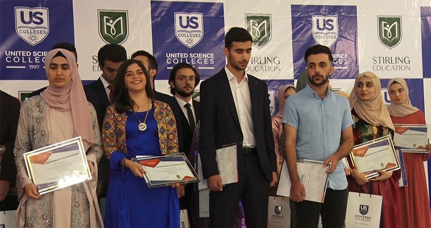 خوێندکارە یەکەمەکانی کۆلیژەکانی یونایتد ساینس خەڵات دەکرێن