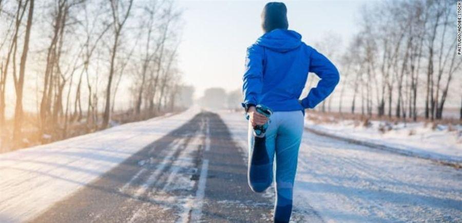 تحذيرات وإرشادات لتفادي مخاطر الجري في الطقس البارد