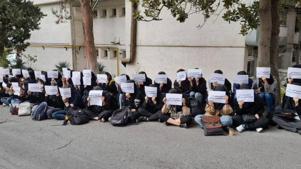 Protests gain momentum as Iran protests enter 50th day