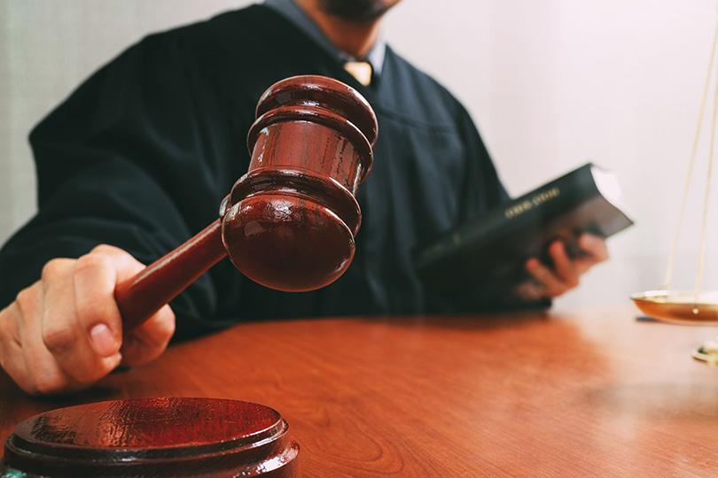 ئەو شۆفێرەی لە بەغداد پۆلیسێکی ھاتووچۆی کرد بەژێرەوە بە ساڵێک زیندانیکردن سزادرا