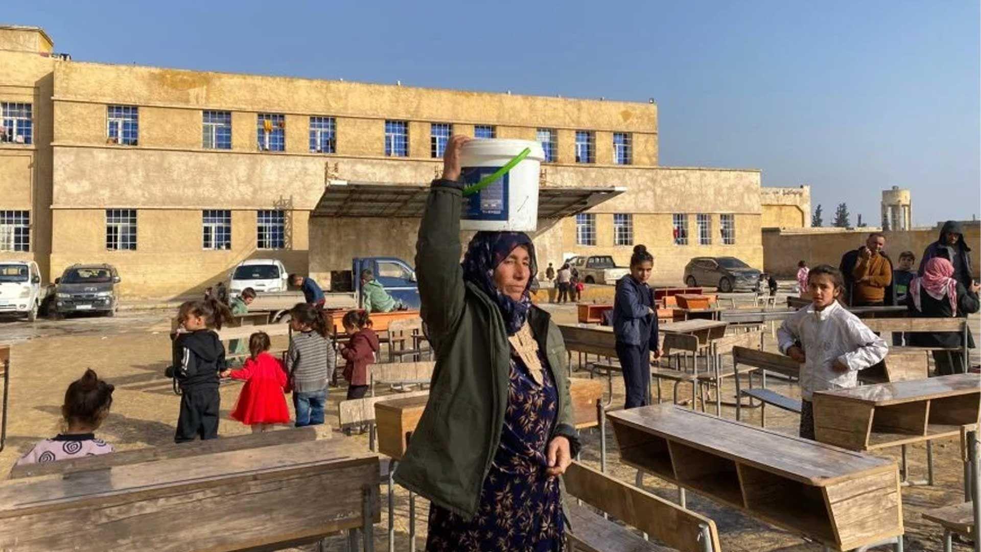 مراكز إلايواء في كوباني تكتظ بالمهجرين وسط استمرار الحصار