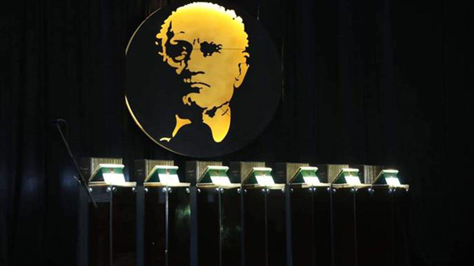 خەڵاتی زێڕینی بلە دابەشکرا