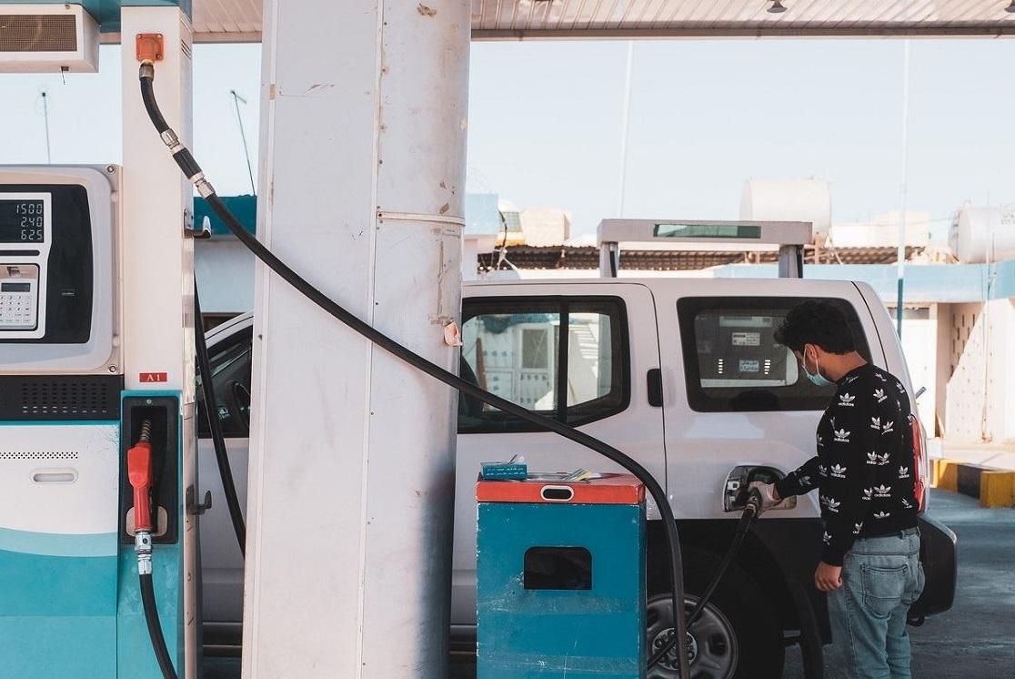 کۆمپانیاییەک لە سلێمانی بەنزین بە نرخی کەمتر ھاوردە دەکات