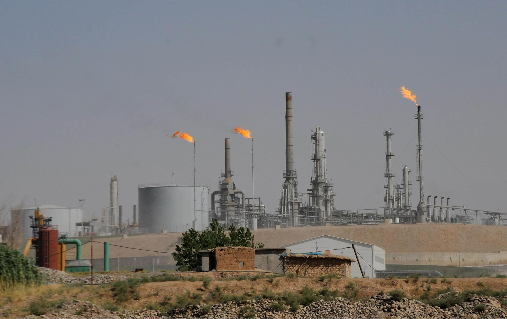 بە مەرج مۆڵەتی پاڵاوگەکانی نەوت نوێ دەکرێنەوە