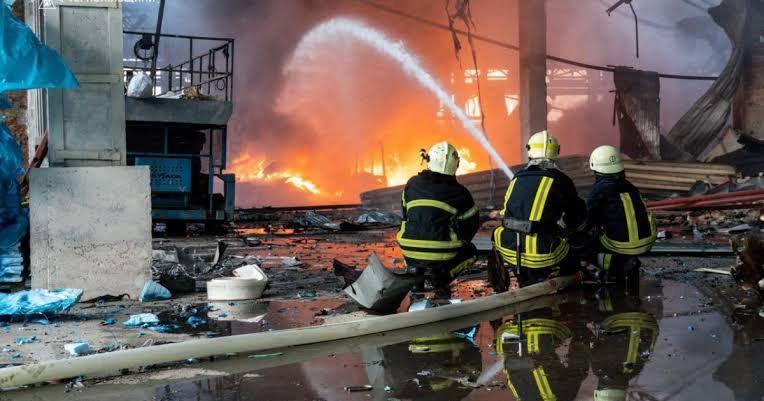 حريق في مقر رئاسة الوزراء في العاصمة الاوكرانية كييف ورئيسة الوزراء تؤكد تضرر سطح مقر الحكومة