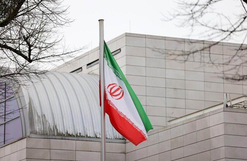 تاران: شتێکی پێکەنیناوییە کە ئیسرائیل باس لە سنووردارکردنی چەکی ئەتۆمی دەکات