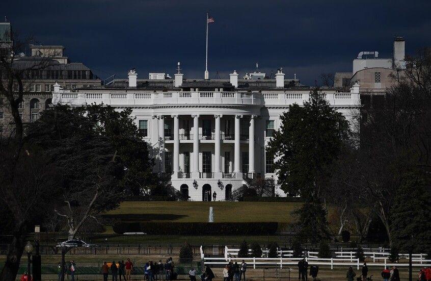 خطأ تقني يفضح مخططات البيت الأبيض.. ومعلومات حساسة تُكشف لآلاف الموظفين!
