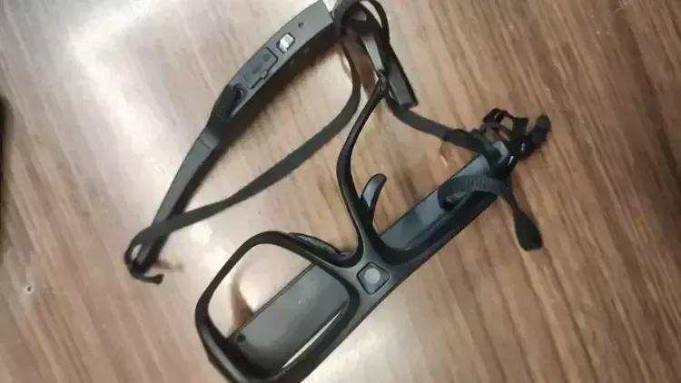 پۆلیسی تورکیا پزیشکێکی دەستگیر کردووە کە لە رێگای چاویلکەکەیەوە ڤیدیۆی ژنانی تۆمار کردووە