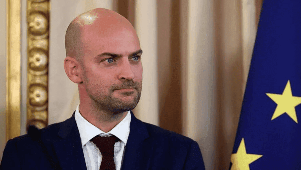 فەرەنسا: ئەگەر ئێران دوو هاوڵاتییەکەمان ئازاد نەکات سزای بەسەردا دەسەپێنین