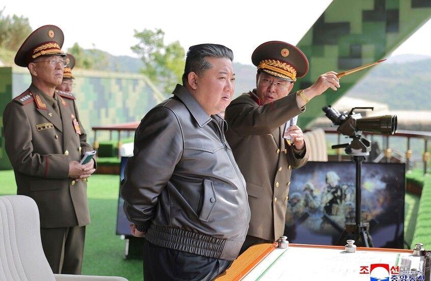 الزعيم الكوري الشمالي يشرف على اختبار أداء مسيرات هجومية