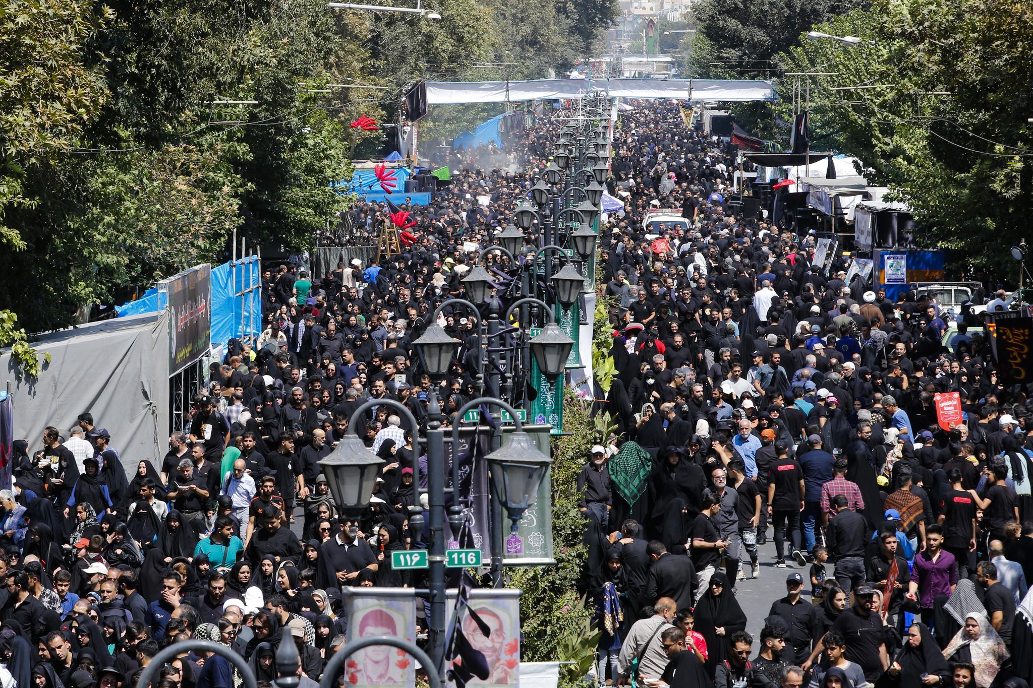 چوار ملیۆن زیارەتکار لە ئێرانەوە ھاتوونەتە عێراق