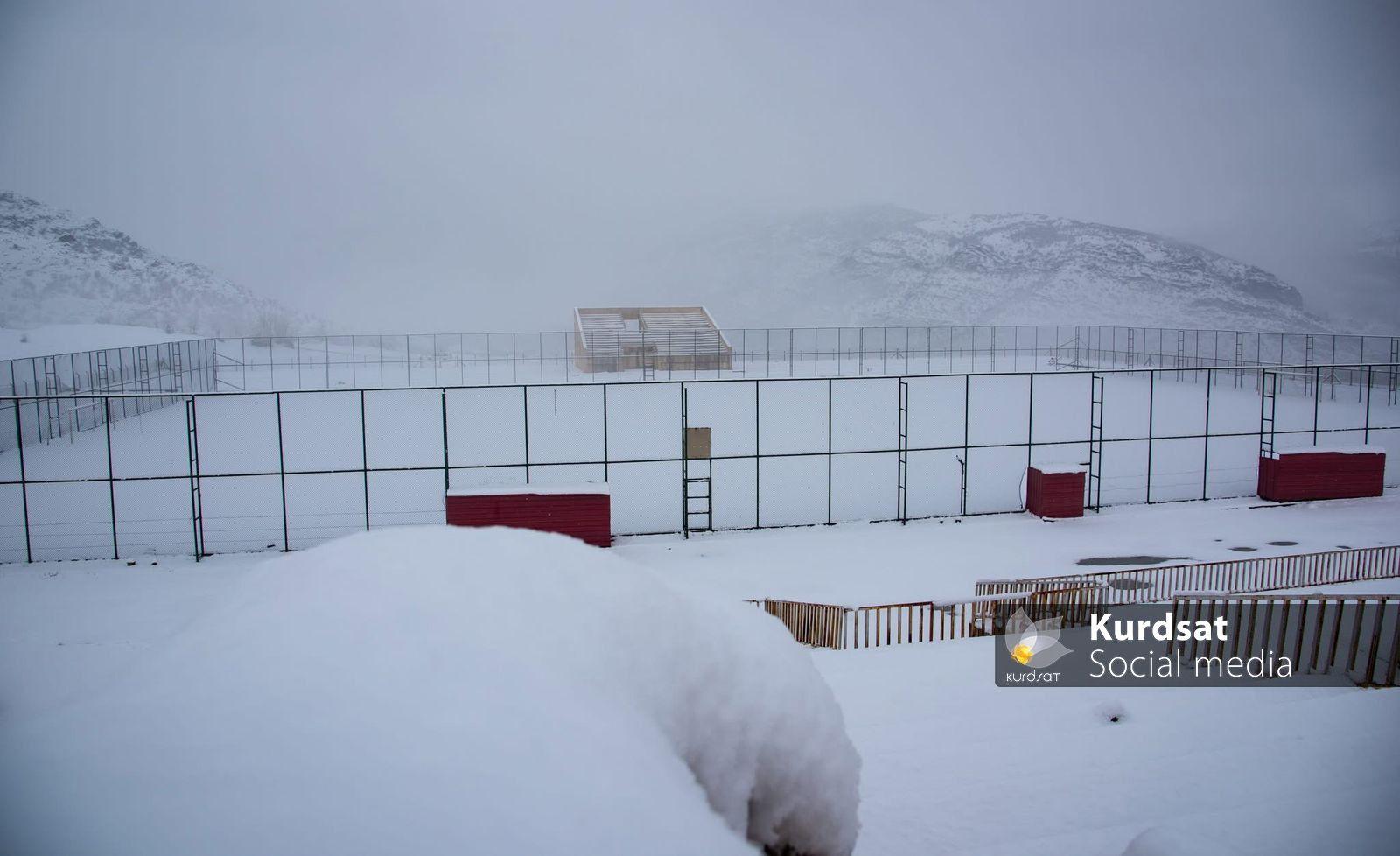 بەفر یاریگای وەرزشی چۆمانی لە سنووری باڵەکایەتی سپیپۆش کردووە   