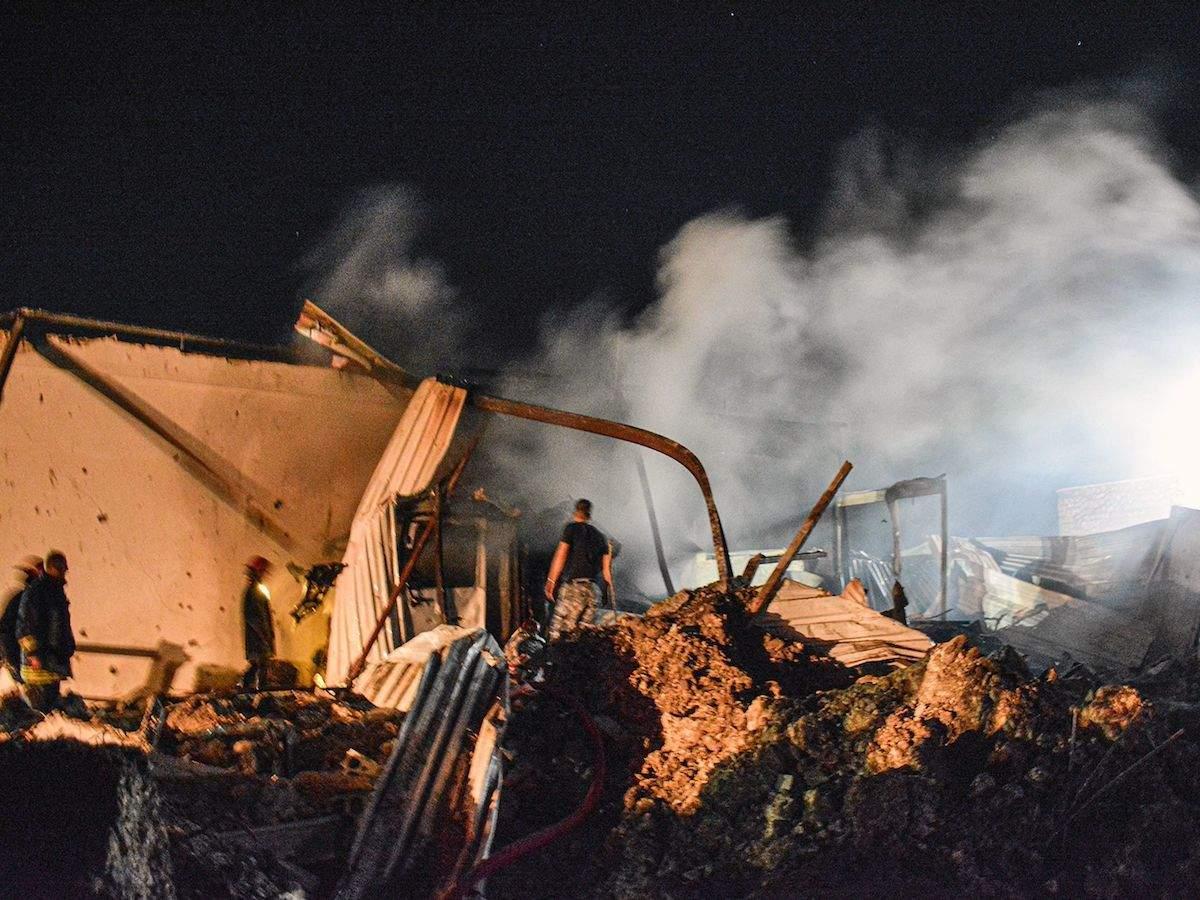 ئیسڕائیل گۆڕەپانی کۆنتێنەرەکانی بەندەری بازرگانیی لازقیە بۆردومان دەکات