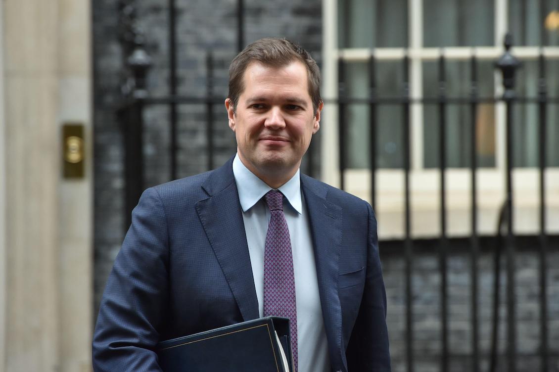 وەزیری کۆچبەرانی بەریتانیا دەستی لەکارکێشایەوە