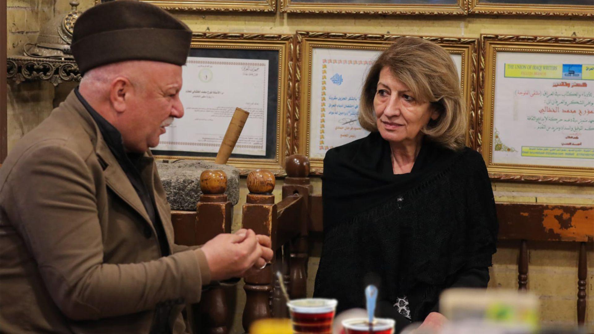 خانمی یەکەم سەردانی قاوەخانەی شابەندەر دەکات