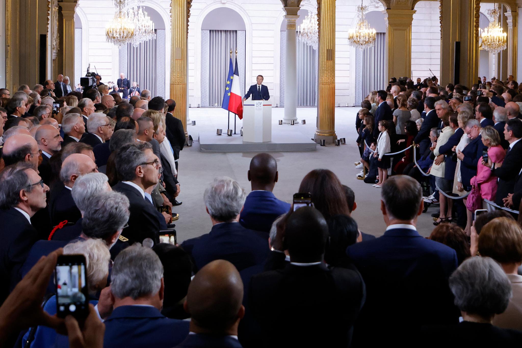 رێوڕەسمی دەستبەکاربوونی ئیمانوێل ماکرۆن وەک سەرۆکی فەڕەنسا بەڕێوەچوو