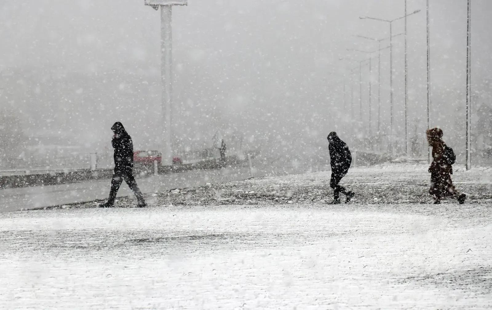 کەشناسیی هەرێم: پلەکانی گەرما بەشێوەیەکی بەرچاو نزم دەبنەوە و بەفر دەبارێت