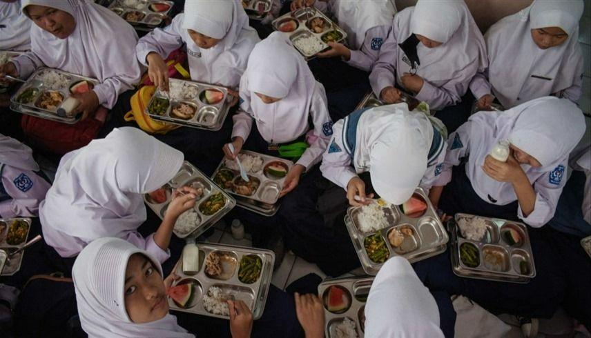 إصابة1000  تلميذ بتسمم غذائي بعد تناول وجبات في إندونيسيا
