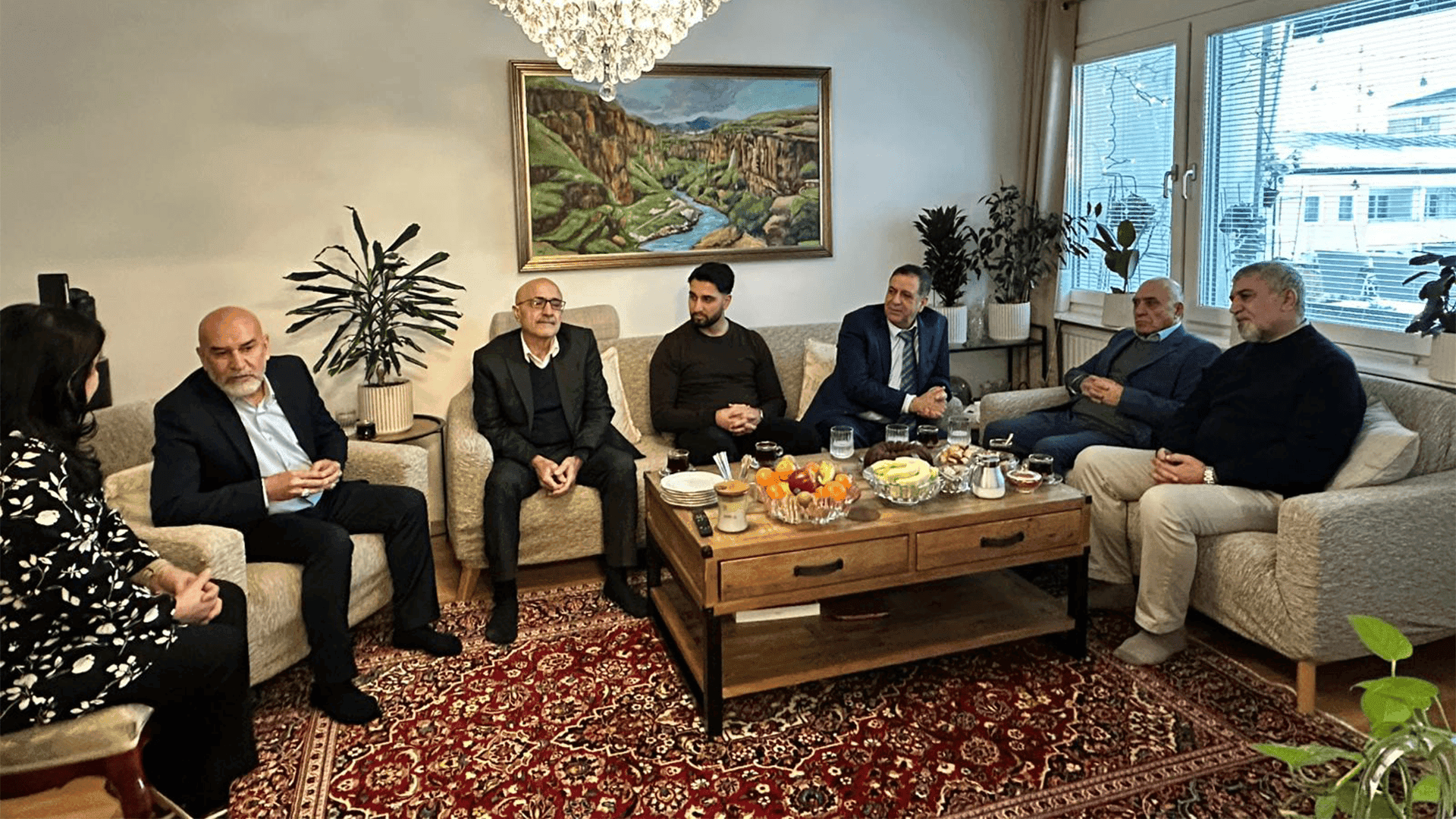 نوێنەری قوباد تاڵەبانی سەردانی خانەوادەی نازم کەرکوکی دەکات