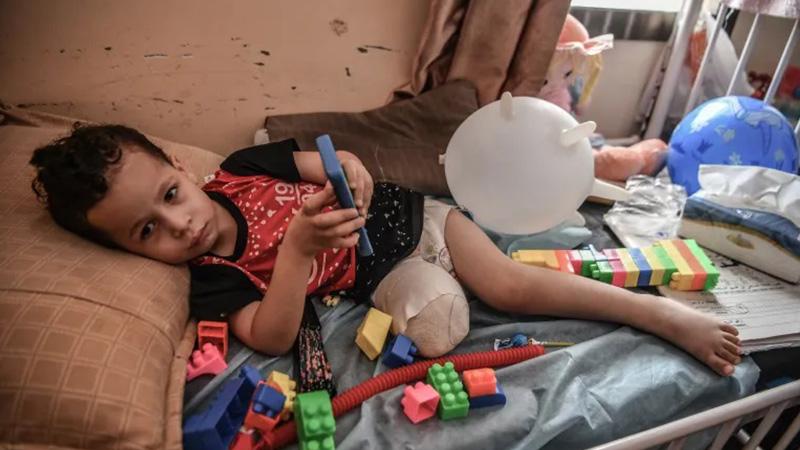 رێکخراوی رزگارکردنی منداڵان: رۆژانە لە غەززە لانیکەم ١٠ منداڵ قاچەکانیان لەدەستدەدەن