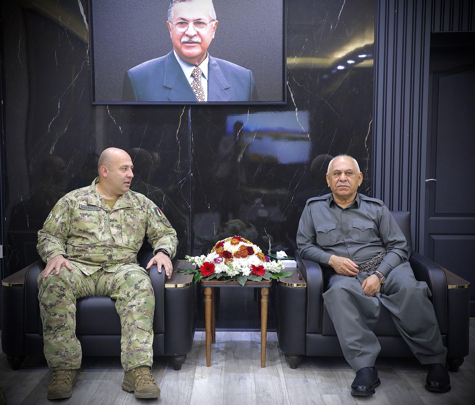 شێخ جەعفەر شێخ مستەفا لەگەڵ تیمێكی سەربازی هێزەكانی ئیتاڵیا لە هاوپەیمانی نێودەوڵەتی کۆبووەوە