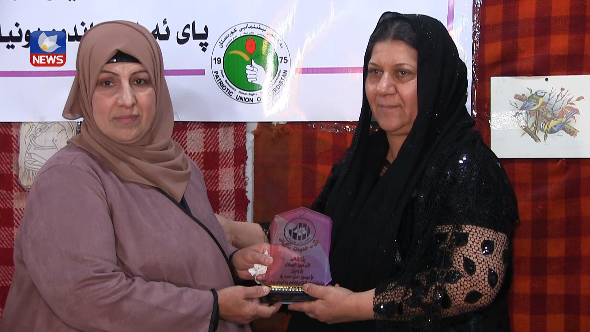 ژمارەیەک ژنی چالاکوان لە خورماتوو ڕێزیان لێنرا